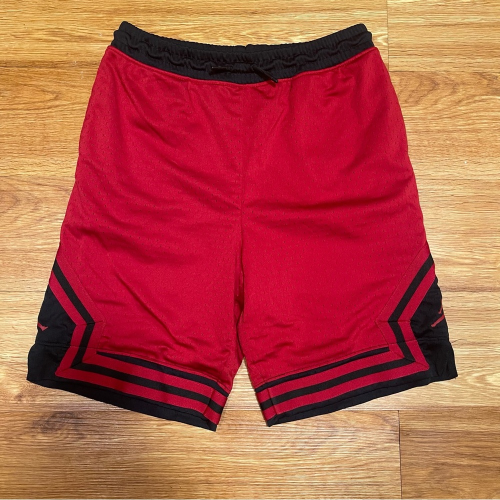 Kids Air Jordan Diamond Athletic Shorts, Black and Red, Size Extra Large (13-15)